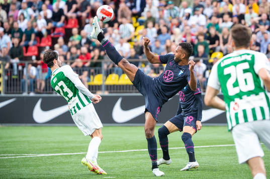 Isaac Kiese Thelin of Malmö FF and +Oliver Buff of FK