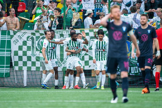 Fabien Ourega of FK Zalgiris celebrate with teammates