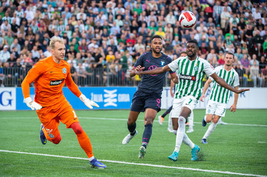 Isaac Kiese Thelin of Malmö FF and Joël Bopesu and