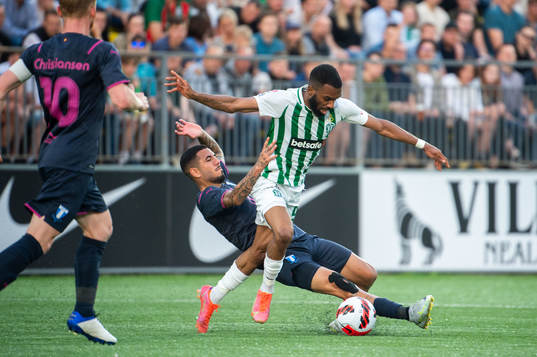 Sergio Pena of Malmö FF and Fabien Ourega of FK Zalgiris