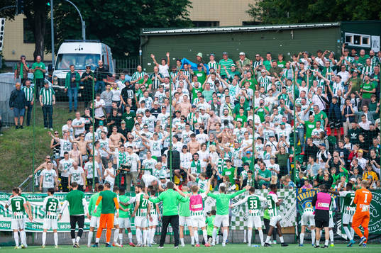 FK Zalgiris celebrate with their supporters