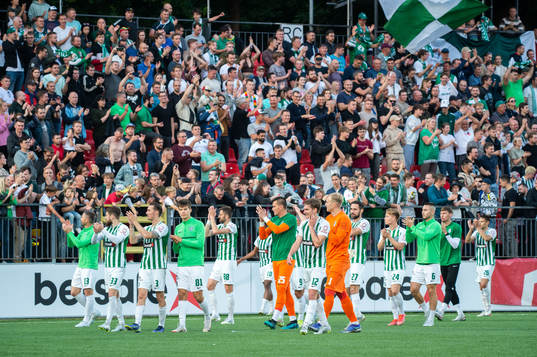 FK Zalgiris celebrate with their supporters