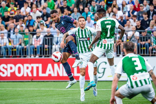 Isaac Kiese Thelin of Malmö FF and Nicolás Gorobsov and