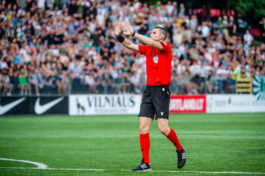 Referee Georgi Kabakov