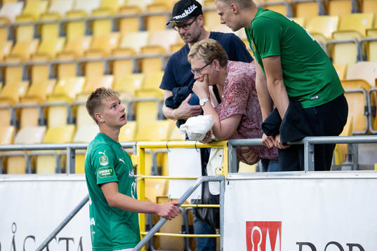 Jönköpings Arvid Eriksson pratar med några i publiken