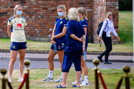 Amanda Ilestedt and Fridolina Rolfö of the Swedish women's