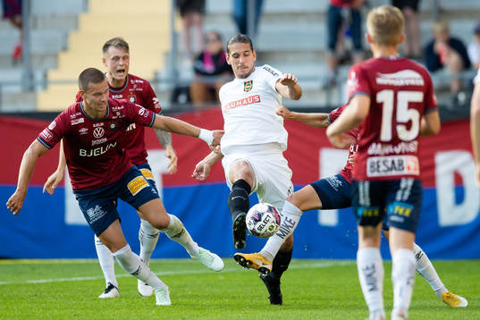 Örgrytes Arvid Brorsson och Brommapojkarnas Nikola Vasic