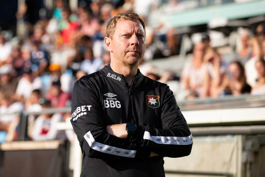 Örgrytes tränare Brynjar Gunnarsson innan fotbollsmatchen