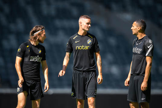 Bläddra bland fler bilder av Football, UEFA Europa Conference League, AIK, Training & Press Conference