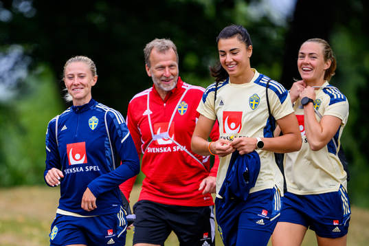 Rebecka Blomqvist, Pontus Ekblom, physio, goalkeeper Zecira