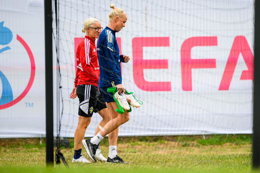 Victoria Sandell, assistant coach and Caroline Seger of the