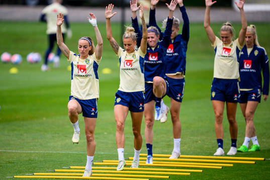Kosovare Asllani, Nathalie Björn, Olivia Schough and Lina