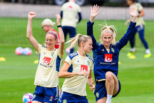 Amanda Ilestedt, Fridolina Rolfö and Sofia Jakobsson of