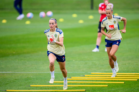 Kosovare Asllani and Nathalie Björn of the Swedish women's
