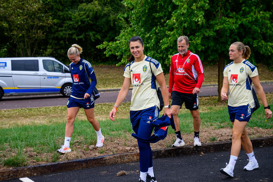 Rebecka Blomqvist, goalkeeper Zecira Musovic, Pontus