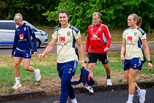 Rebecka Blomqvist, Pontus Ekblom, physio, goalkeeper Zecira