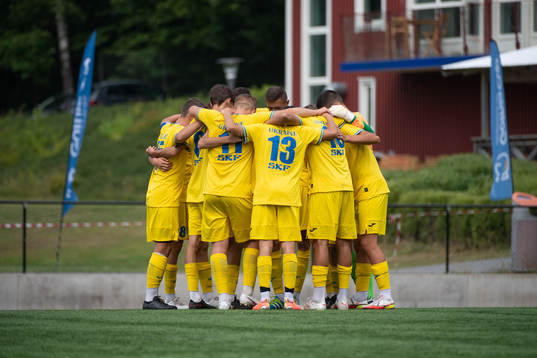 FC Pidshypnyk innan fotbollsmatchen mellan CD Inter Vista