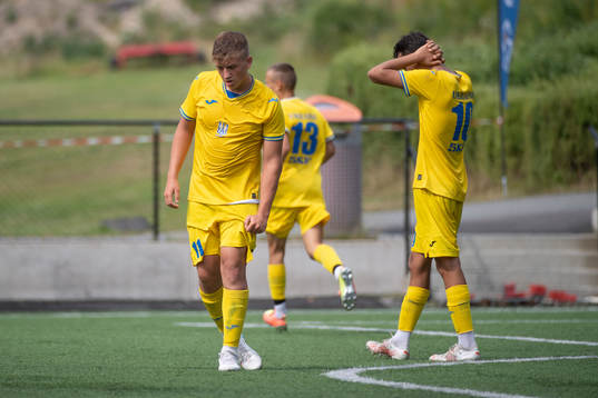 Spelare från FC Pidshypnyk deppar