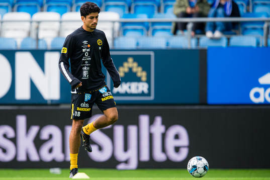 Ahmed Qasem of Elfsborg warms up