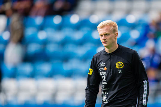 Oscar Aga of Elfsborg warms up