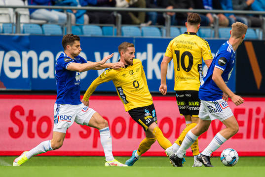 Kristoffer Haugen of Molde and Rasmus Alm of Elfsborg