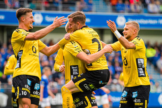 Rasmus Alm of Elfsborg celebrates