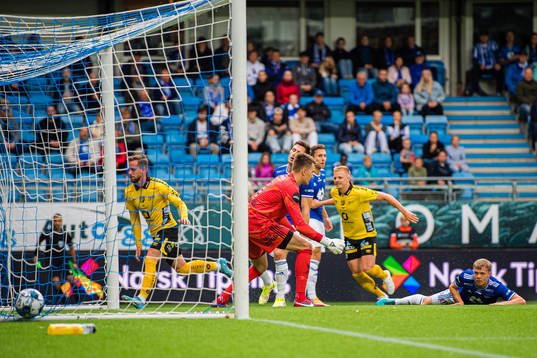 Rasmus Alm of Elfsborg scores the 0-1 goal