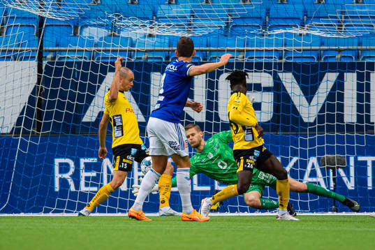 Goalkeeper Tim Rönning of Elfsborg
