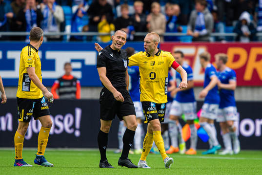 Johan Larsson of Elfsborg reacts
