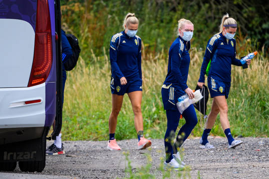 Fridolina Rolfö, goalkeeper Hedvig Lindahl and Olivia