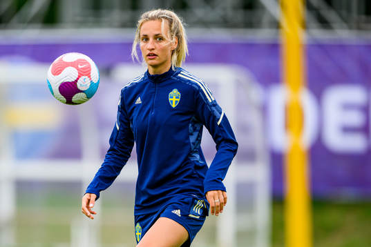 Bläddra bland fler bilder av UEFA Women's Euro 2022, day 16, Sweden, Training