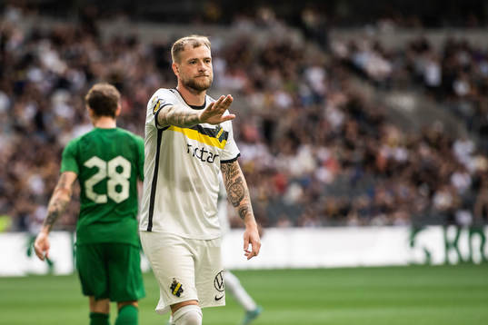 John Guidetti of AIK looks dejected