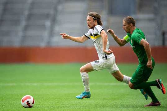 Axel Björnström of AIK and Igor Perduta of Vorskla Poltava