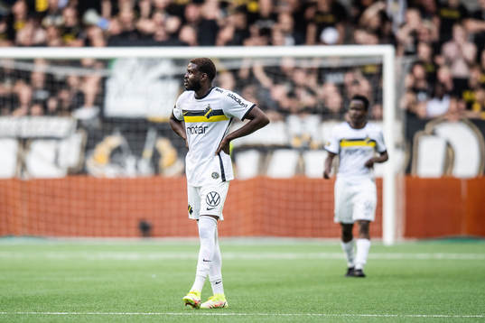 Benjamin Mbunga Kimpioka of AIK looks dejected