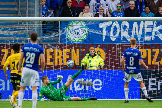 Sivert Heggheim Mannsverk of Molde scores the 4-1 goal