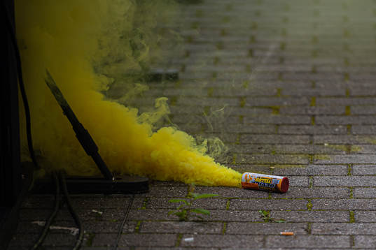 Yellow smoke / pyro