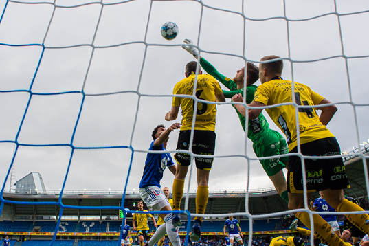 André Ibsen Rømer and Goalkeeper Tim Rönning of Elfsborg