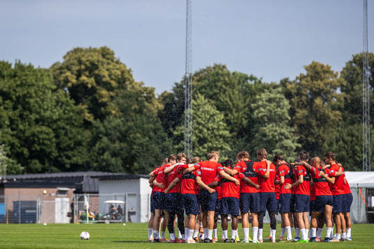 Spelartruppen samlad
