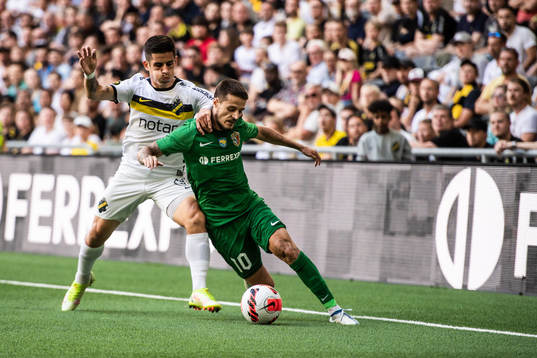 Nicolas Stefanelli of AIK and Vincent Thill of Vorskla