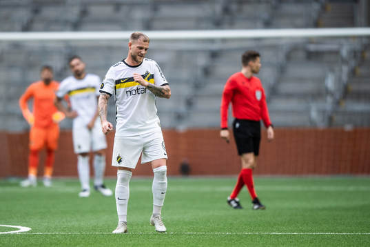 John Guidetti of AIK looks dejected