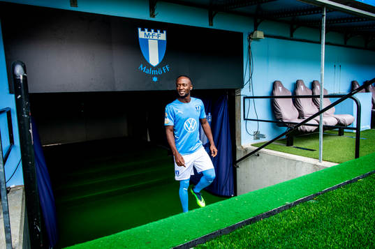 Malmö FF presenterar Mohamed Buya Turay som ny spelare