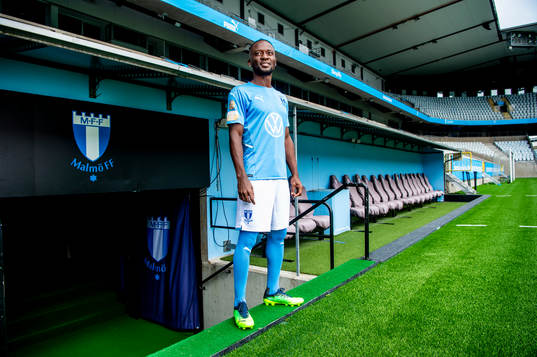 Malmö FF presenterar Mohamed Buya Turay som ny spelare