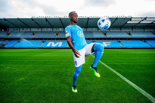 Malmö FF presenterar Mohamed Buya Turay som ny spelare