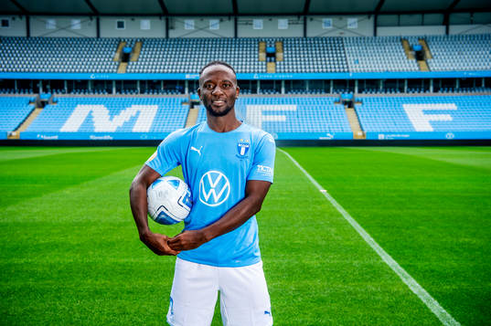 Malmö FF presenterar Mohamed Buya Turay som ny spelare