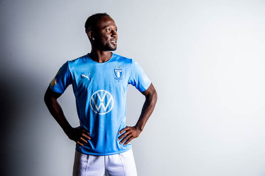 Malmö FF presenterar Mohamed Buya Turay som ny spelare