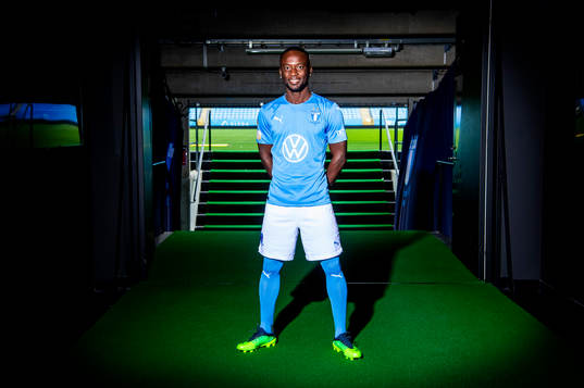 Malmö FF presenterar Mohamed Buya Turay som ny spelare