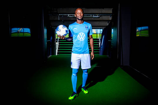 Malmö FF presenterar Mohamed Buya Turay som ny spelare