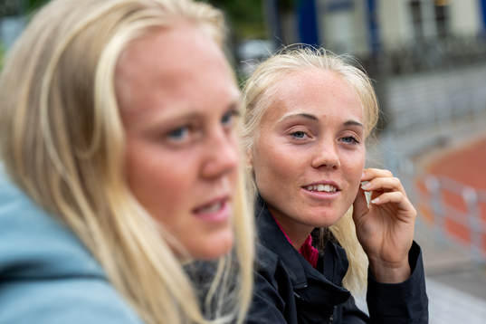 Molly Johansson som spelar fotboll i BK Häcken och systern