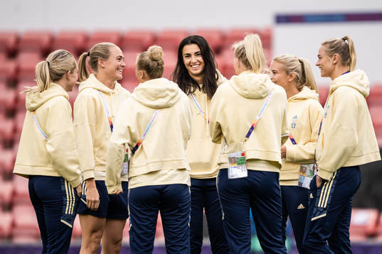 Magdalena Eriksson, goalkeeper Zecira Musovic, Amanda