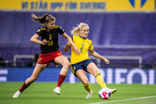 Marie Minnaert of Belgium and Amanda Nilden of Sweden